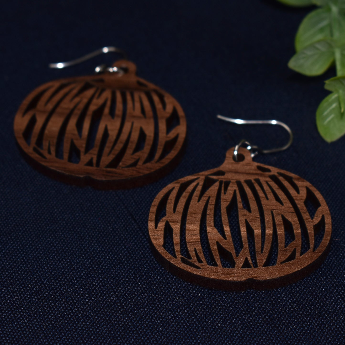 Detail Cut Pumpkin Drop Earring