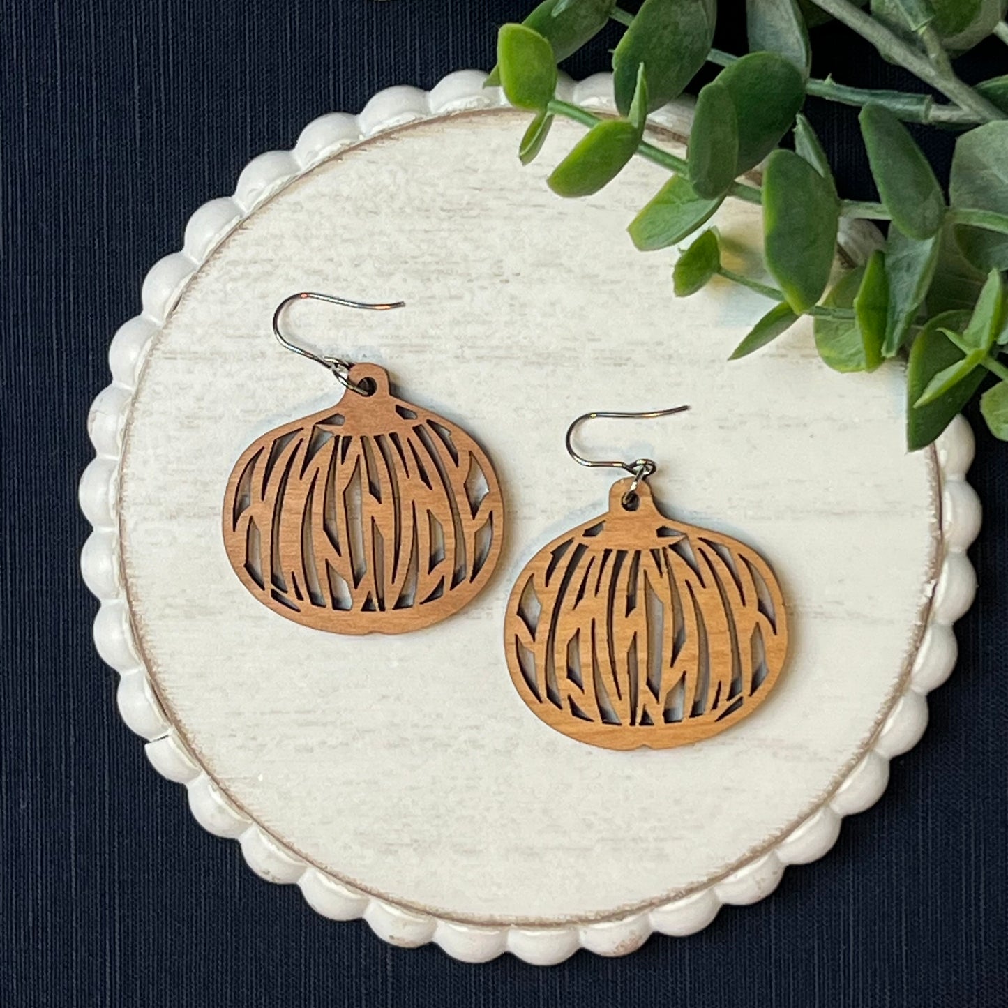 Detail Cut Pumpkin Drop Earring