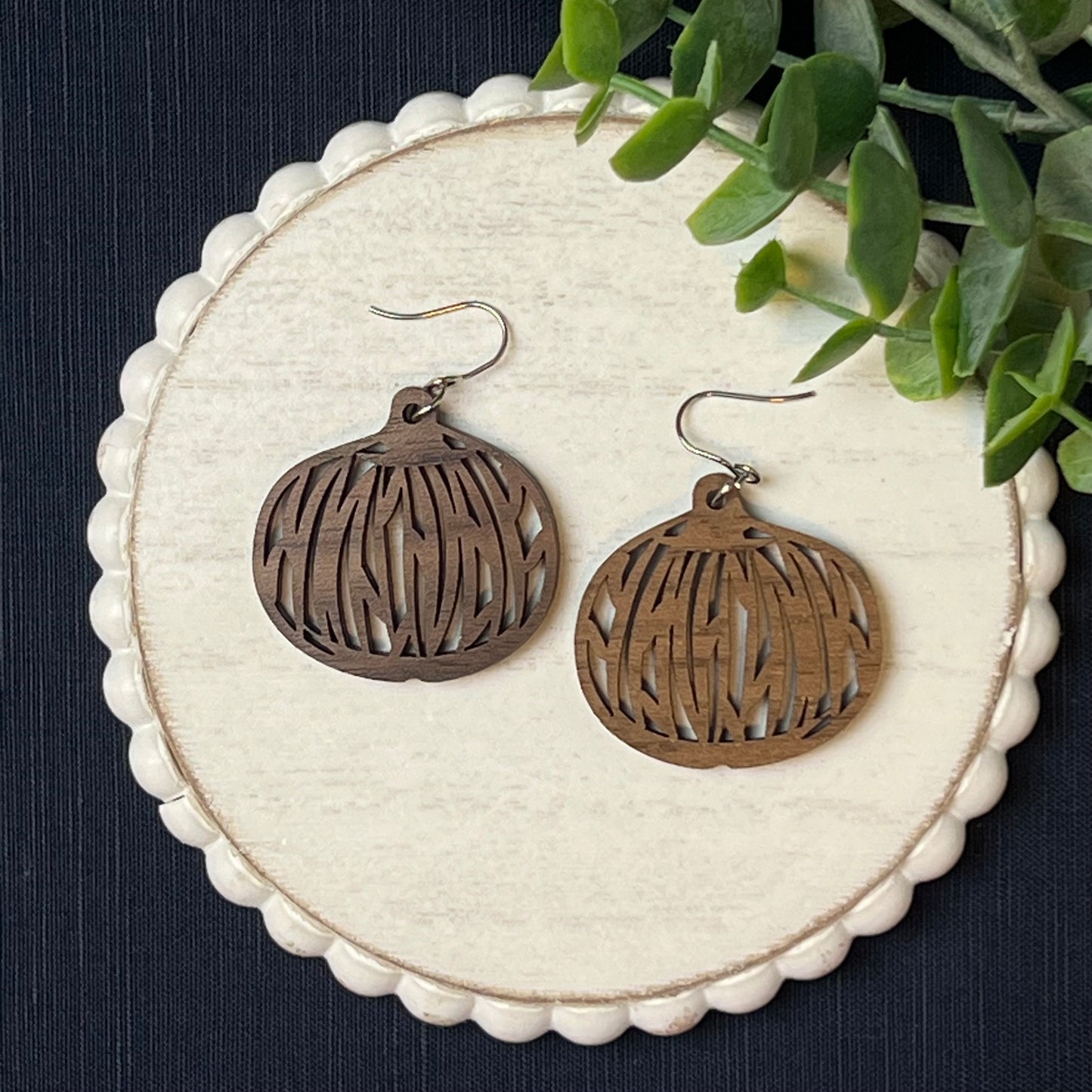 Detail Cut Pumpkin Drop Earring